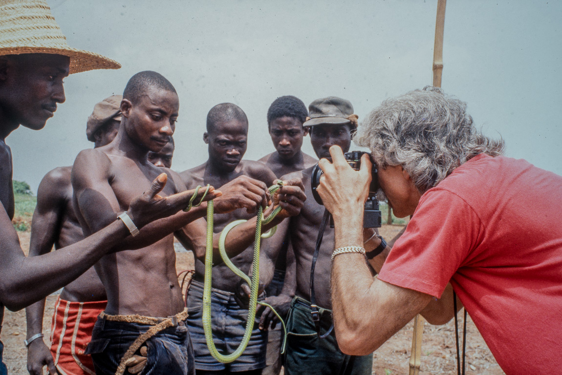 Figaro-Magazine. Togo -  Capture d'un mamba vert.