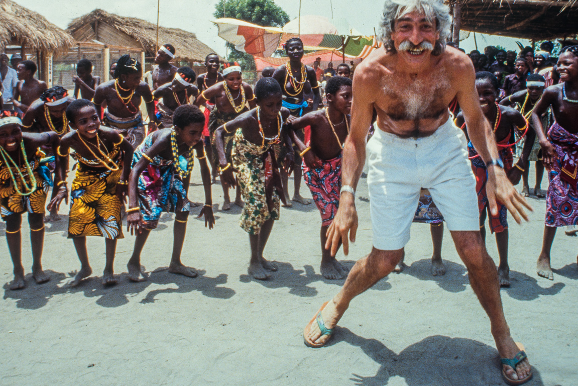 Figaro-Magazine. Togo -  Danse au cours d'une fête offerte aux journalistes.