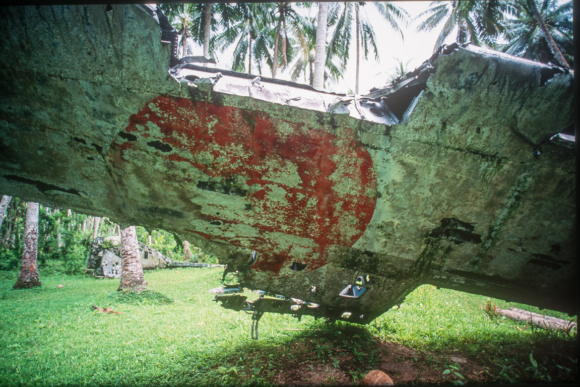 Sur l'aile du bombardier on apperçoit le sigle de l'armée japonaise..