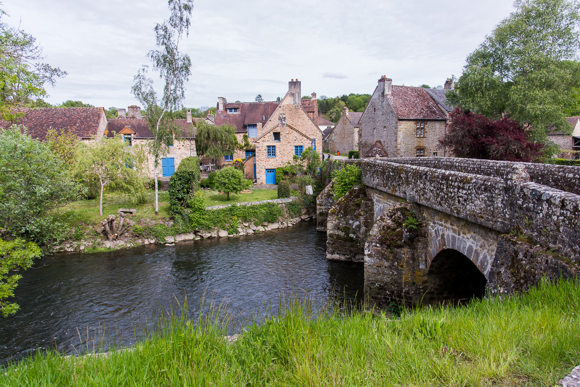 Saint-Cèneri-le-Gerei. Le pont qui enjambe l'Orne