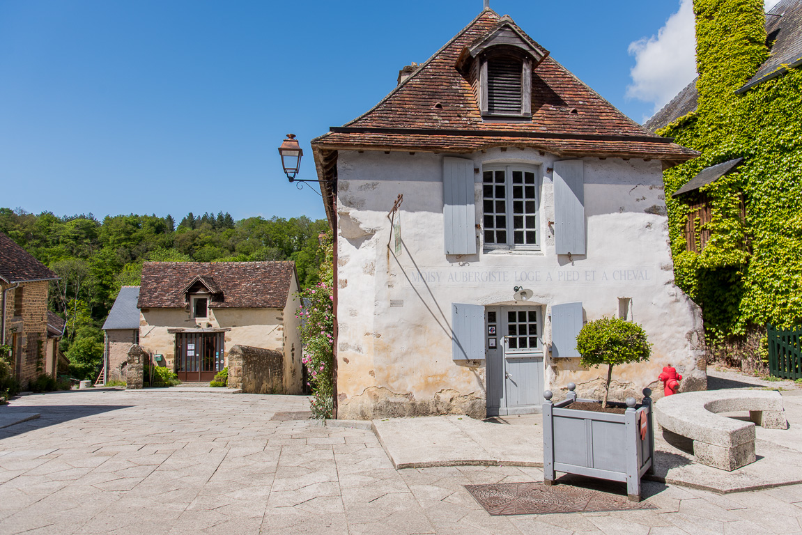 Saint-Cèneri-le-Gerei. L'auberge des sœurs Moisy.