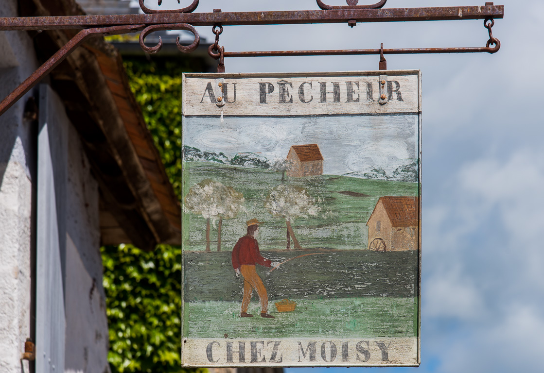 Saint-Cèneri-le-Gerei. L'auberge des sœurs Moisy.