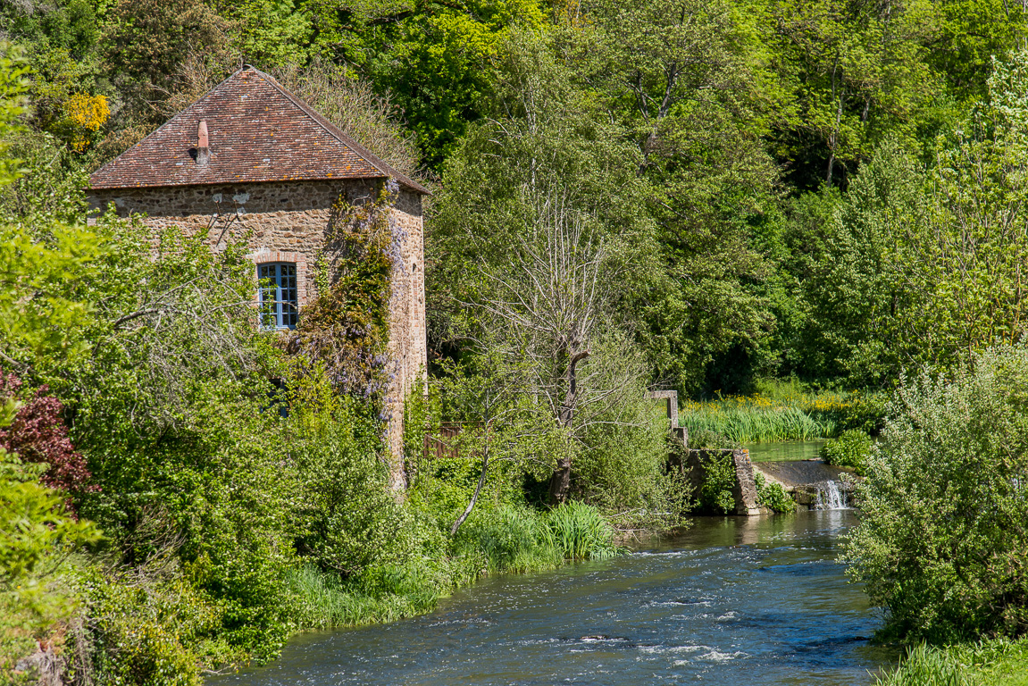 Saint-Cèneri-le-Gerei. Le pont qui enjambe l'Orne