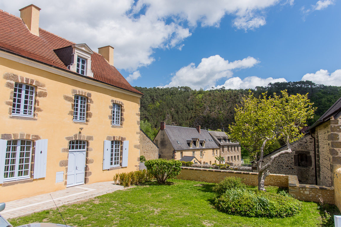 Saint-Léonard-des-Bois.