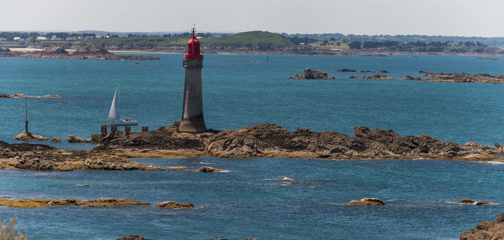 Saint-Malo, île de Cézembre. Le phare du Grand Jardin.
