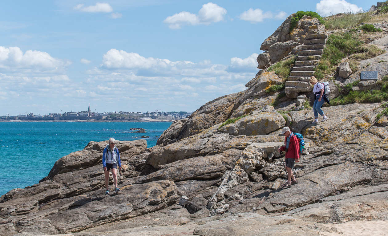 Saint-Malo, île de Cézembre. En arrière plan la cité Intra-Muros.