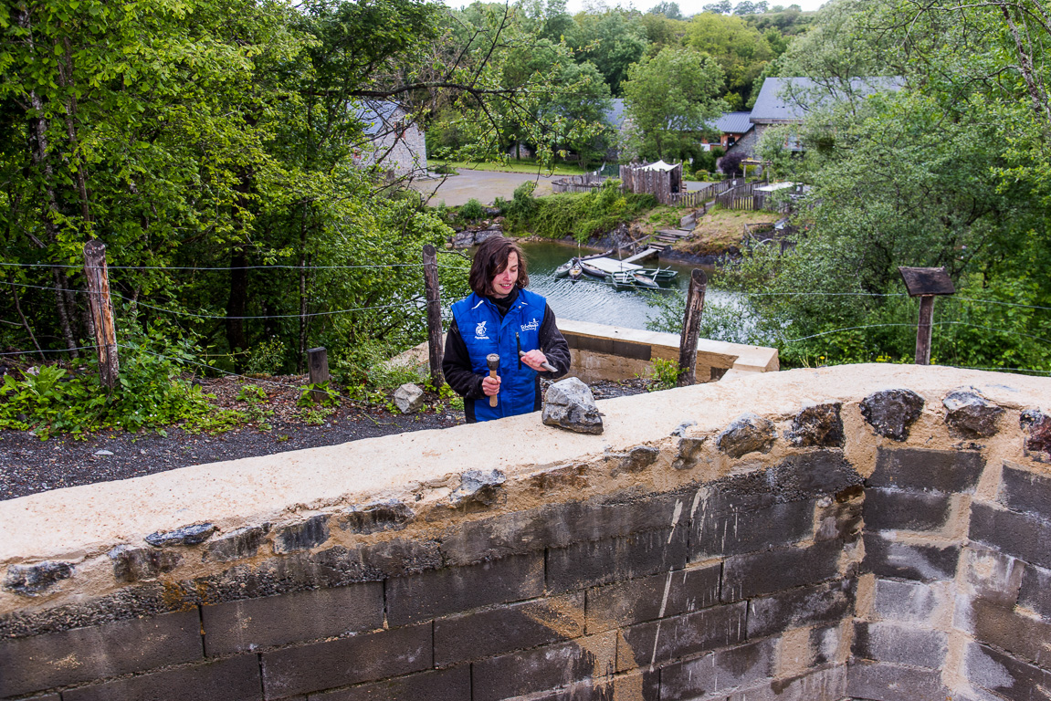 Louverné. Echologia. Chantier solidaire, création d'un projets résonnant avec les jardins de Babylone.