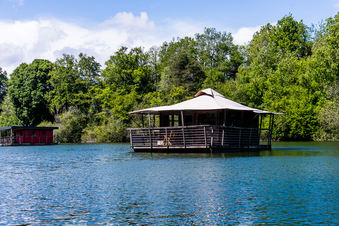 Louverné. Echologia, cabanes sur l'eau.