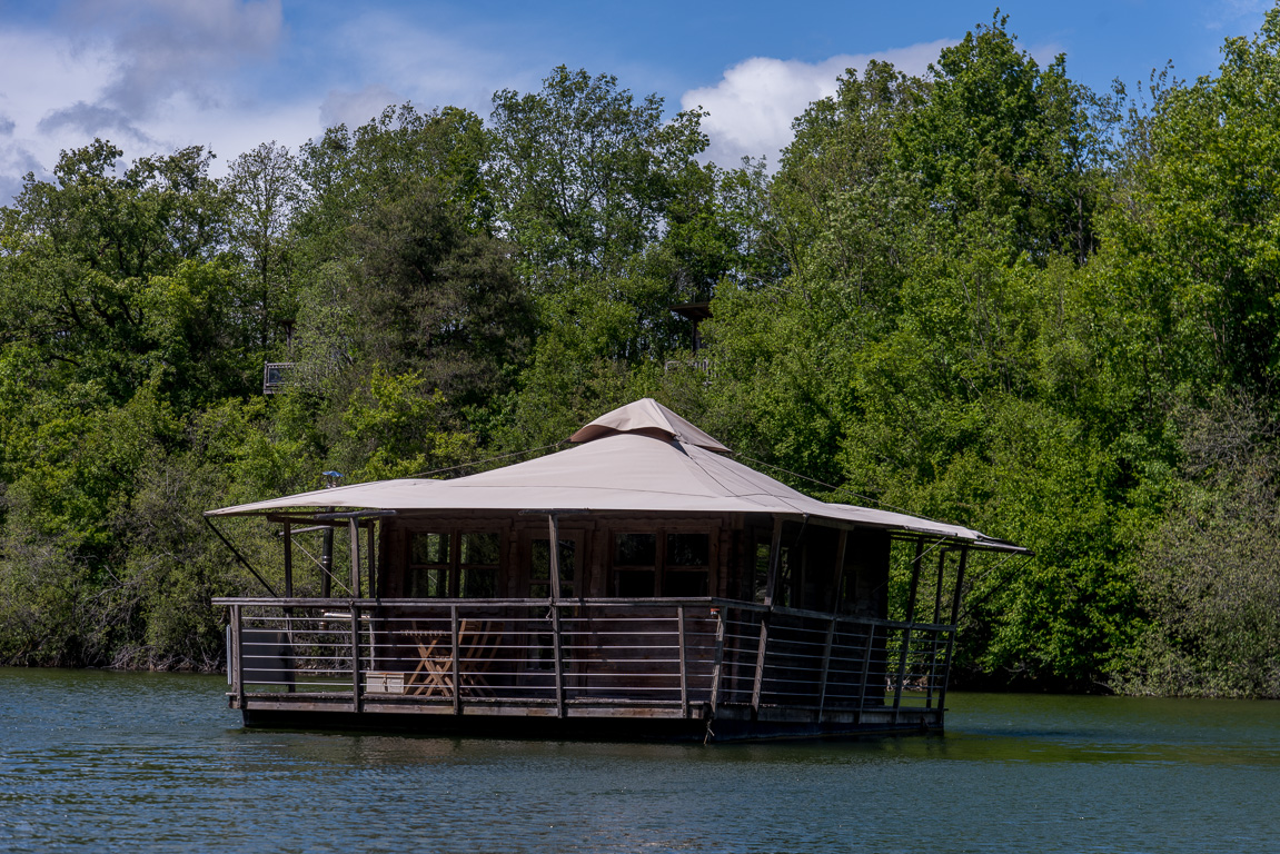 Louverné. Echologia, cabanes sur l'eau.