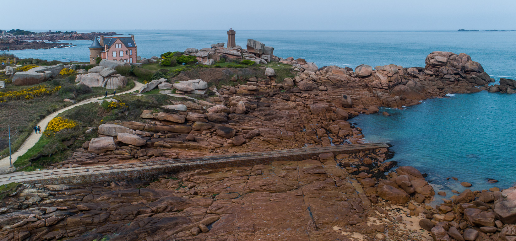 Ploumanach, la Côte de granit rose et les Sept Îles.