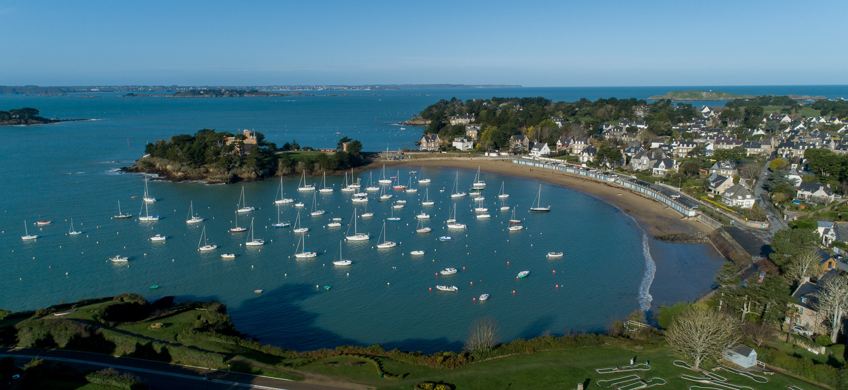 Saint-Briac-sur-Mer. Plage du Béchet et l'hôtel du Nessay.