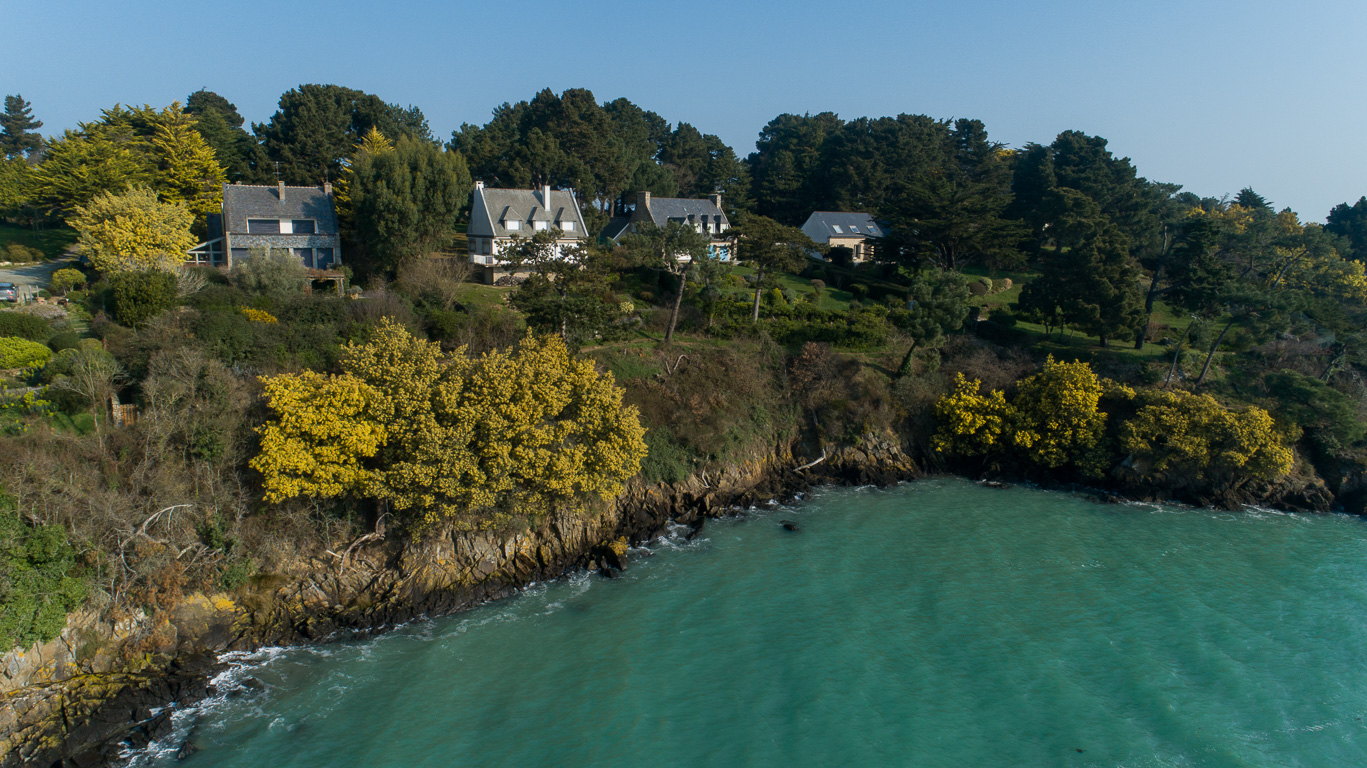 Cancale. Port-Pican, le chemin de ronde.