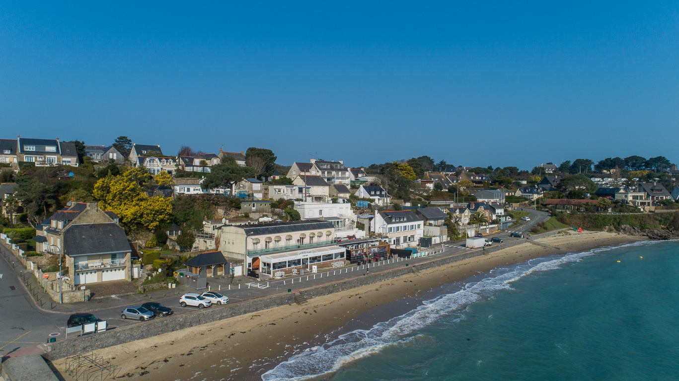 Cancale. Port-Mer, le chemin de ronde.