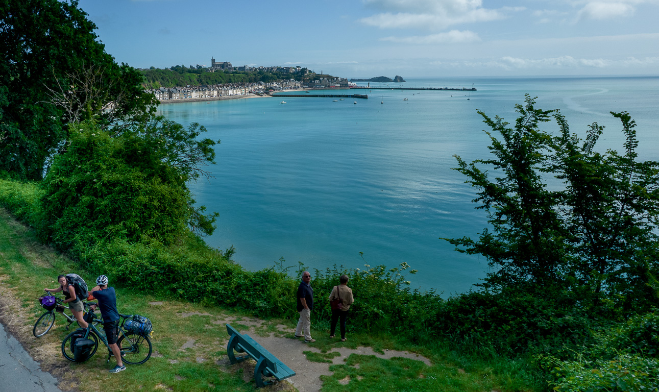 Cancale, vue de drone au-dessus de la route touristique appelée Terre Labouet.