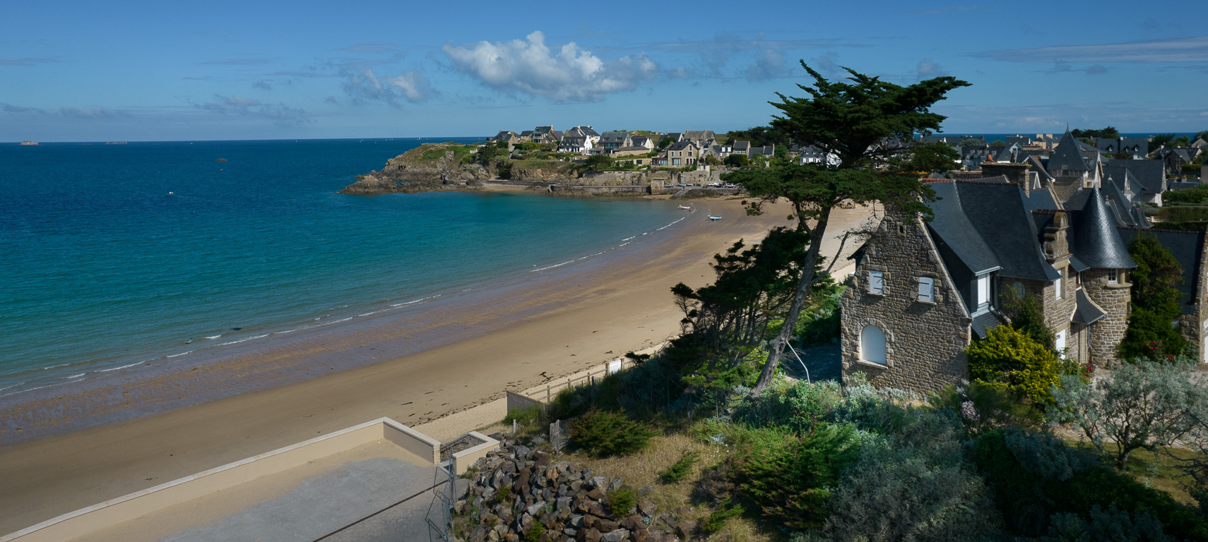 Saint-Malo, vue de drone. Plage du Pont.