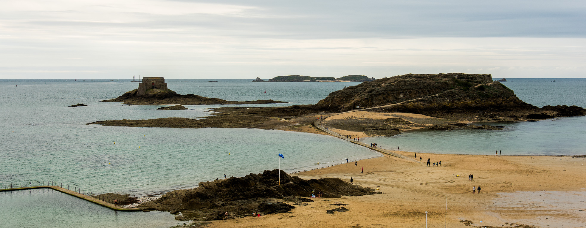 Saint-Malo. Promenade sur les remparts d'Intra-muros