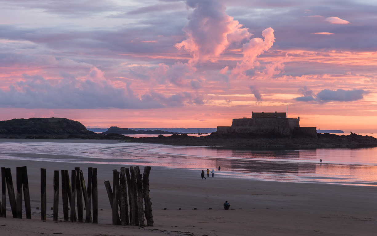 Saint-Malo, le Sillon, sunset.