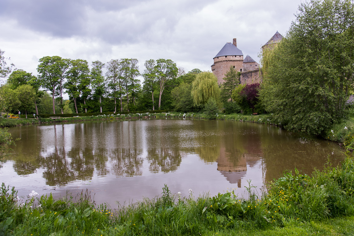 Lassay-les-Châteaux. Le château du XV ème siècle appartient toujours à la famille Montalembert.