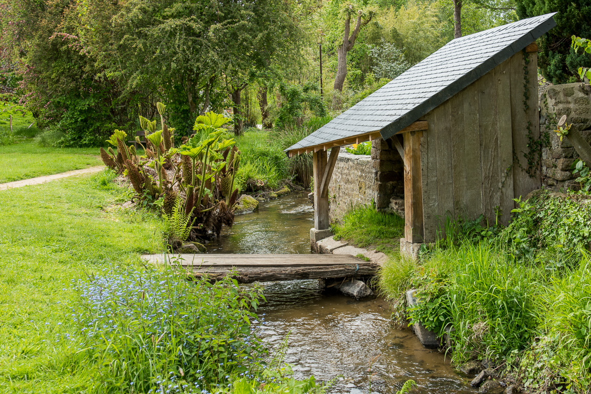 Lassay-les-Châteaux. Un des nombreux lavoir de la cité.