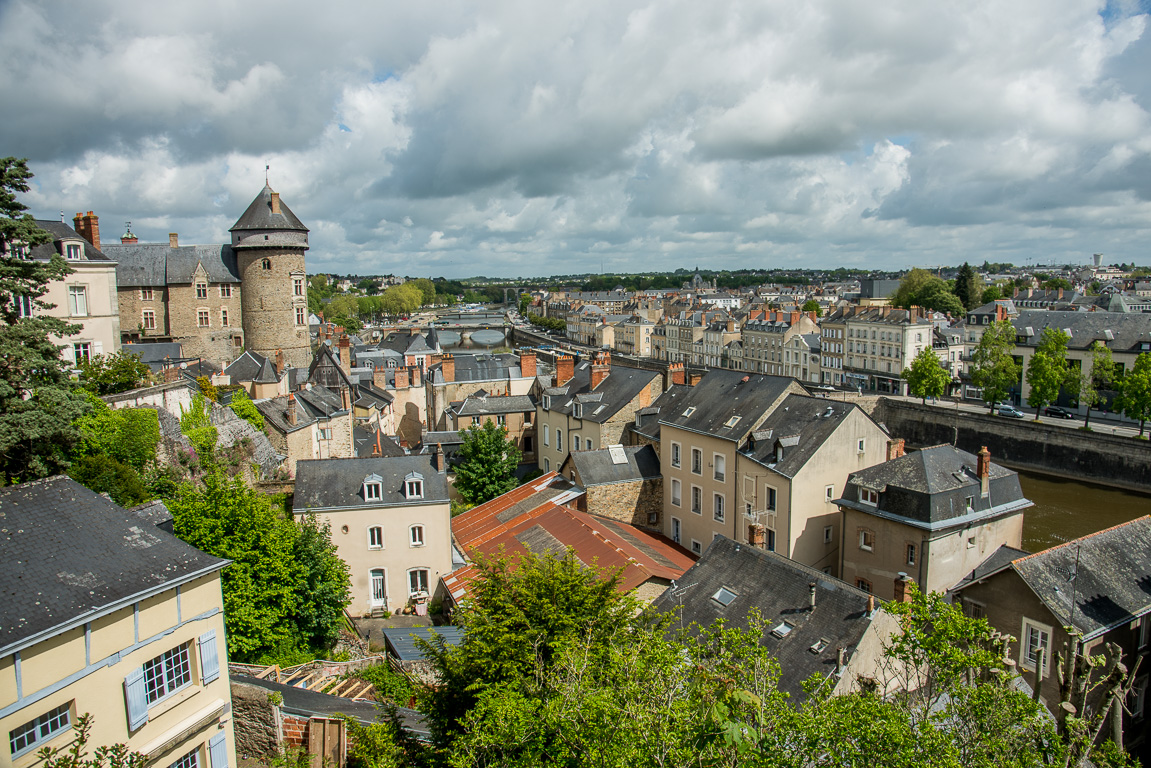 Laval. Vues depuis le Jardin de la Perrine.