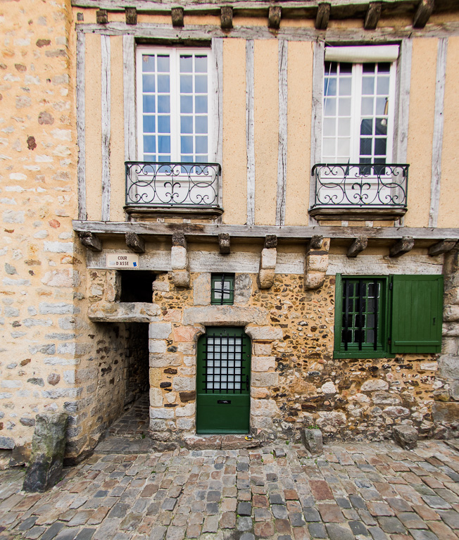 Le Mans. Entrée de la cour d’Assé, rue Saint-Pavin de la Cité