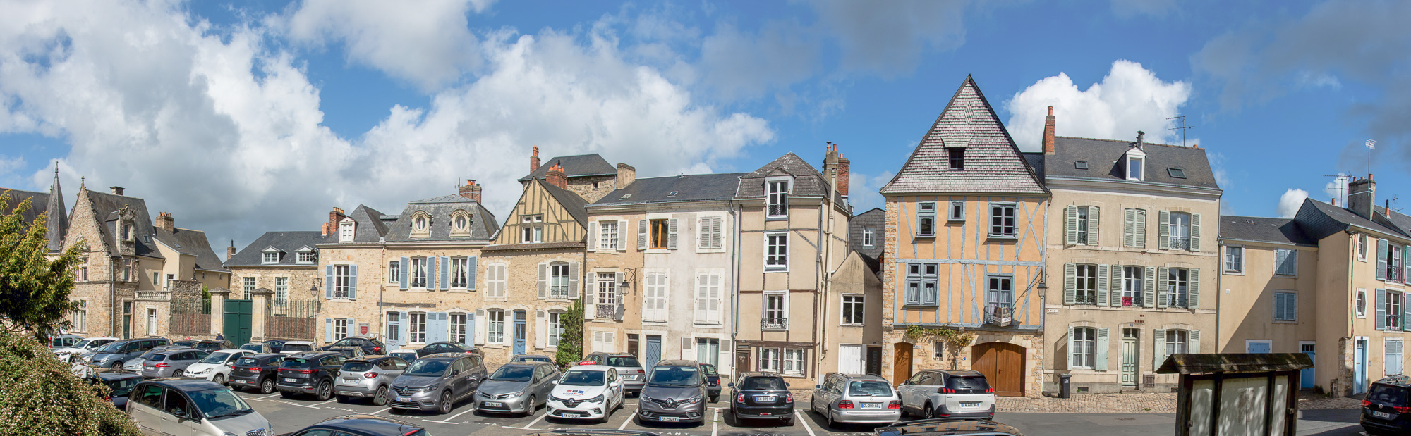 Le Mans, Ensemble de demeures et maisons, rue du Château et place du Cardinal Grente
