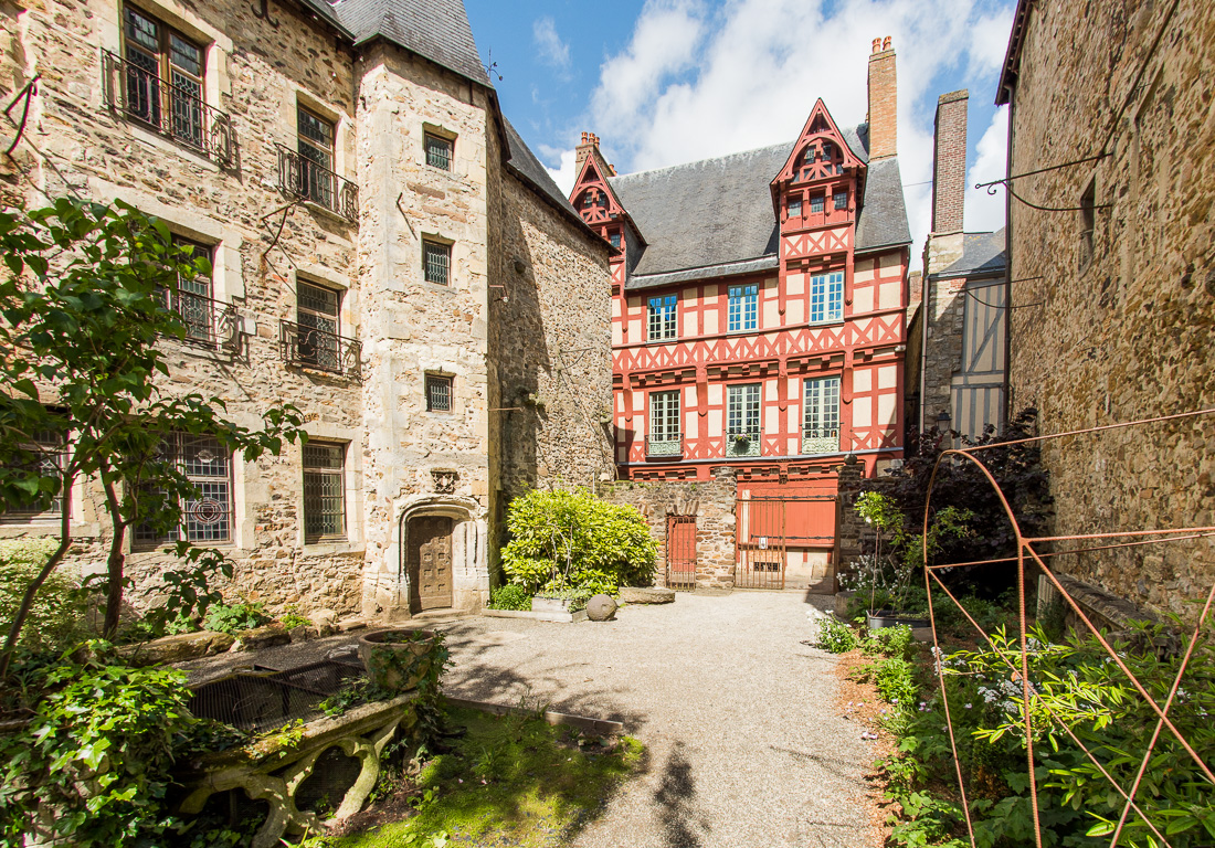 Le Mans. Vue générale de la Cour Potée, rue Reine Bérengère.