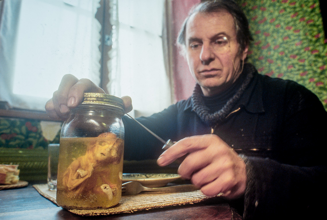 Lucifugus Merklen dans sa ville de Pleurs en Champagne.. Les restes d'un foetus  humain conservés dans du formol ?