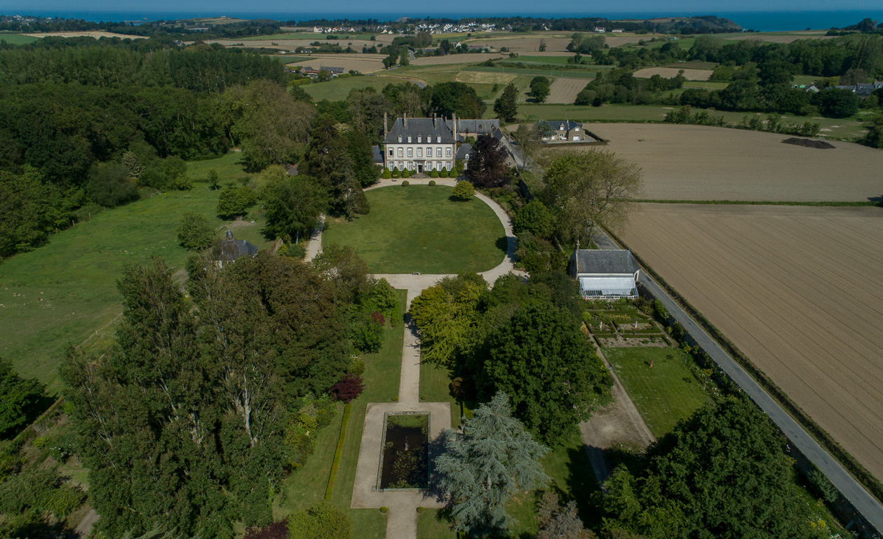 Saint-Coulomb, Malouinière de la Ville Bague : vue de drone.