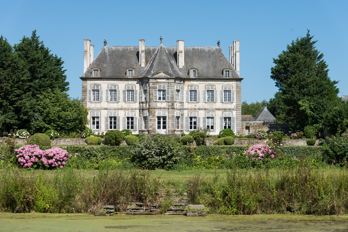 Saint-Malo, Paramé, malouinière de la Chipaudière (1710). La façade Sud et son jardin à la française.