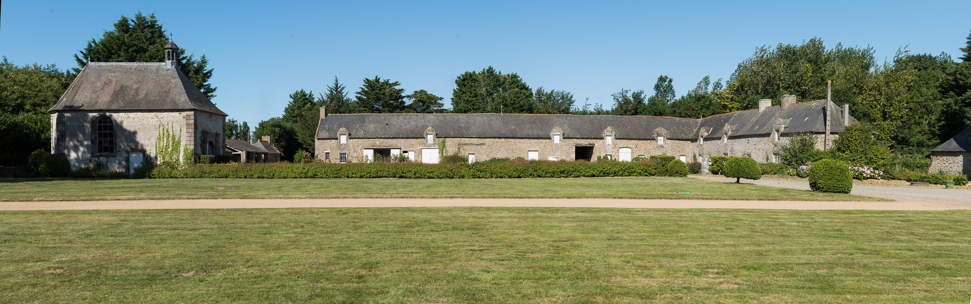 Saint-Malo, Paramé, malouinière de la Chipaudière (1710). Façade Nord, les dépendances.