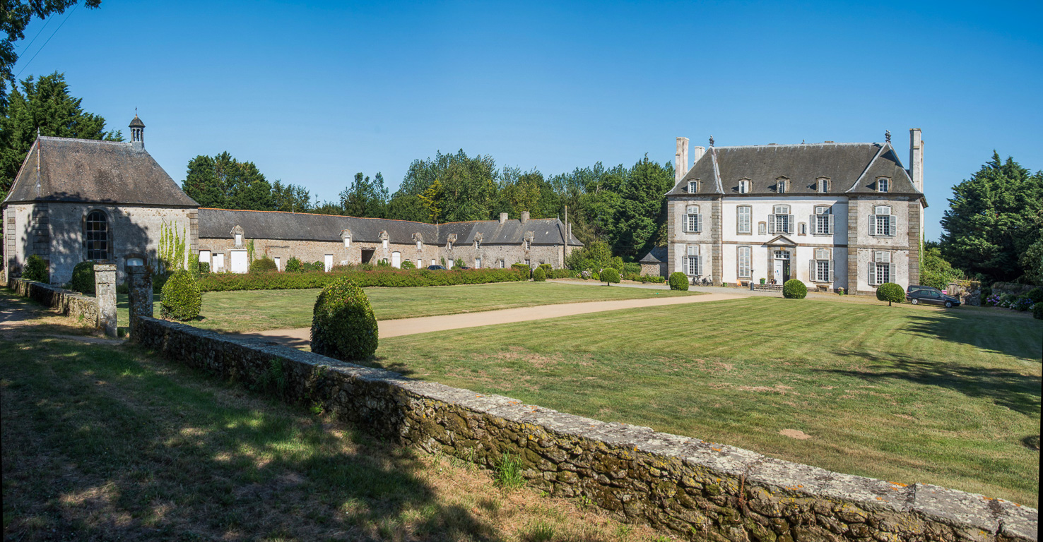 Saint-Malo, Paramé, malouinière de la Chipaudière (1710). Façade Nord, les dépendances et la chapelle..