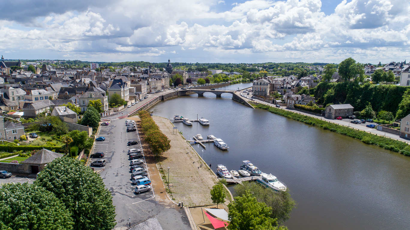 Château-Gontier, canoës, bateaux à pédales de la société Canotika.