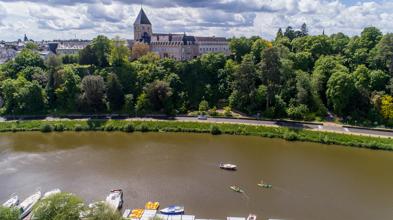 Château-Gontier, canoës, bateaux à pédales de la société Canotika.