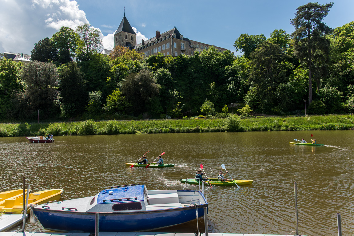 Château-Gontier, canoës, bateaux à pédales de la société Canotika.