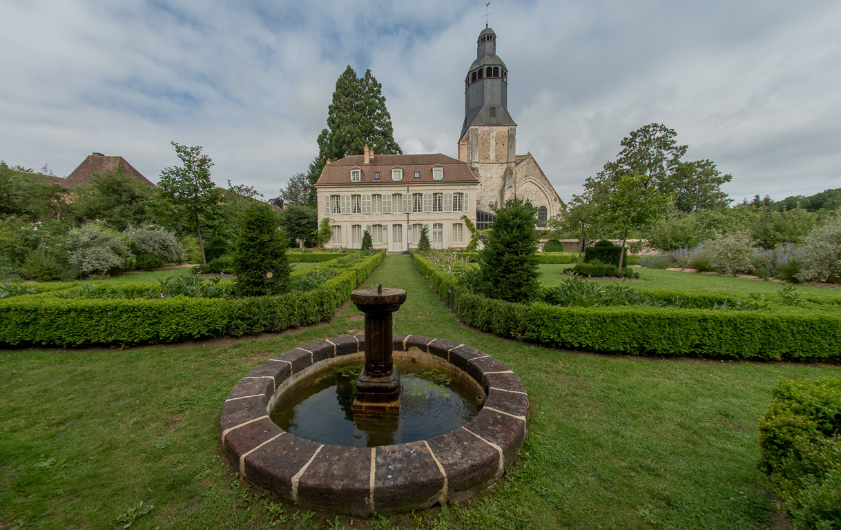 L'abbaye, le collège Royal et son jardin historique recréé par Louis Benech.