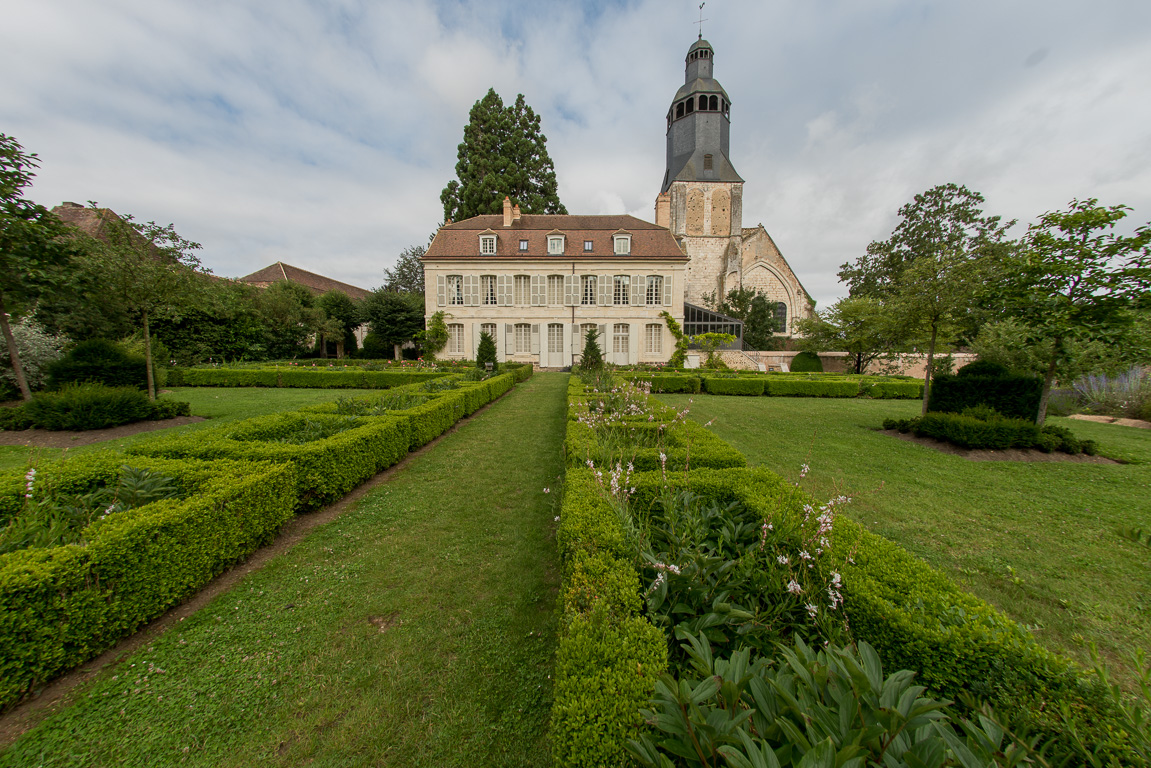 L'abbaye, le collège Royal et son jardin historique recréé par Louis Benech.