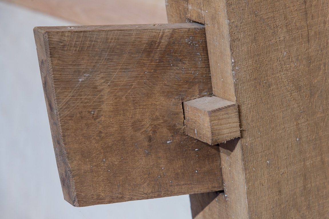 Le collège Royal. Tenon passant avec clef.