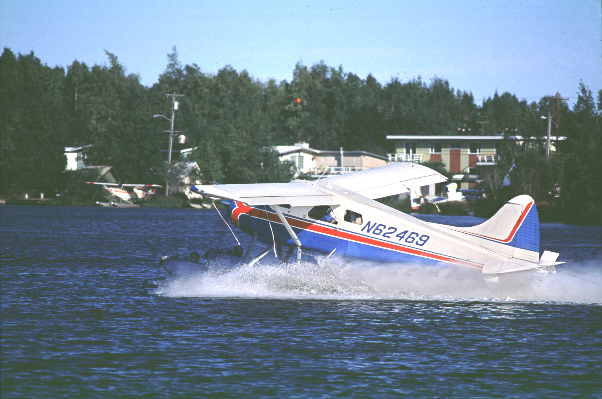 Ici, l'hydravion fait office de véhicule "tout-terrain".