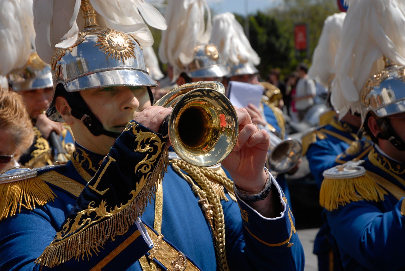 Plaza Don Juan de Austria. Défilé de musiciens pendant la semaine Sainte.