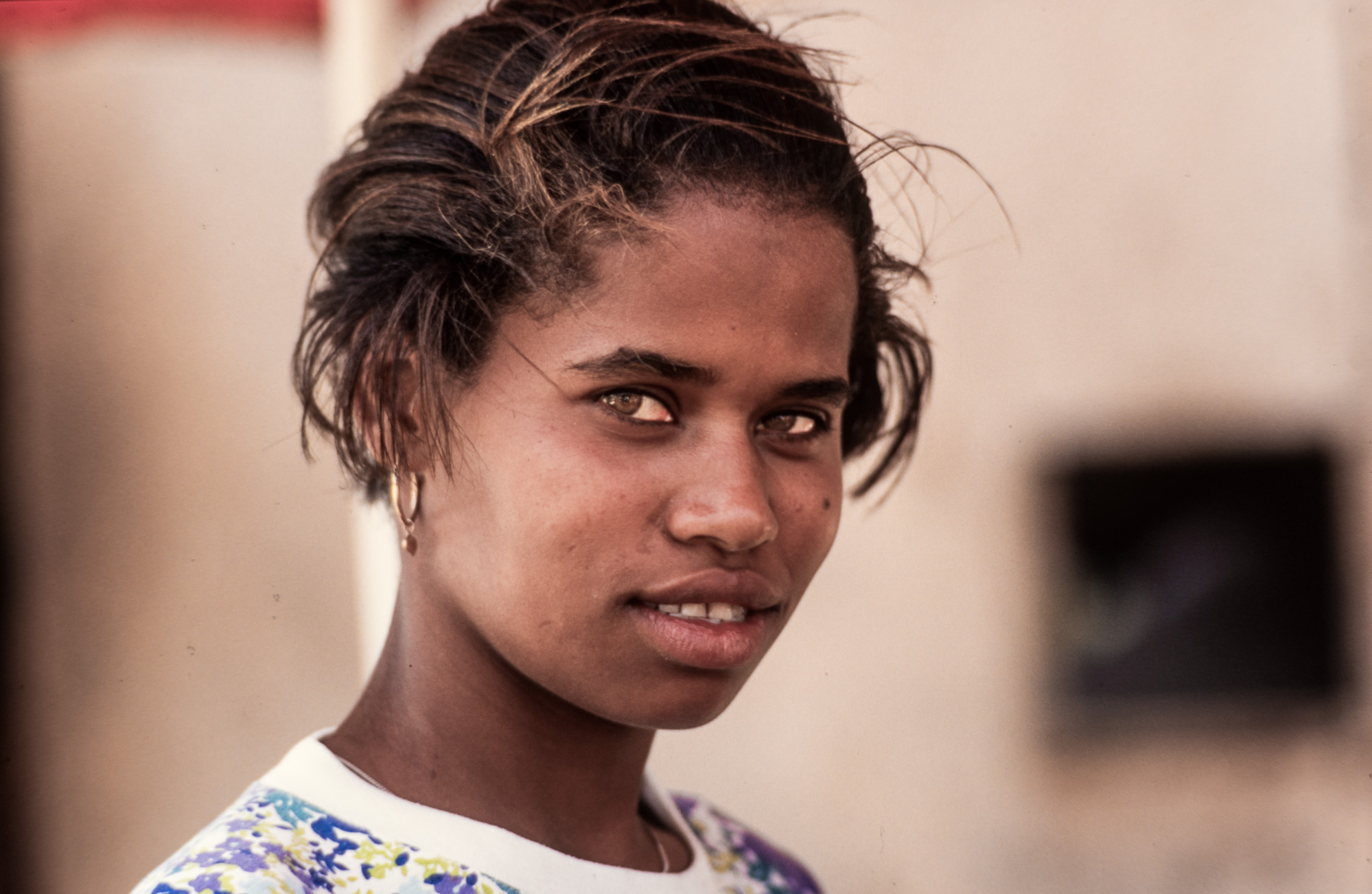 Praïa. Le métissage africano-portugais donne de magniques visages aux yeux clairs.