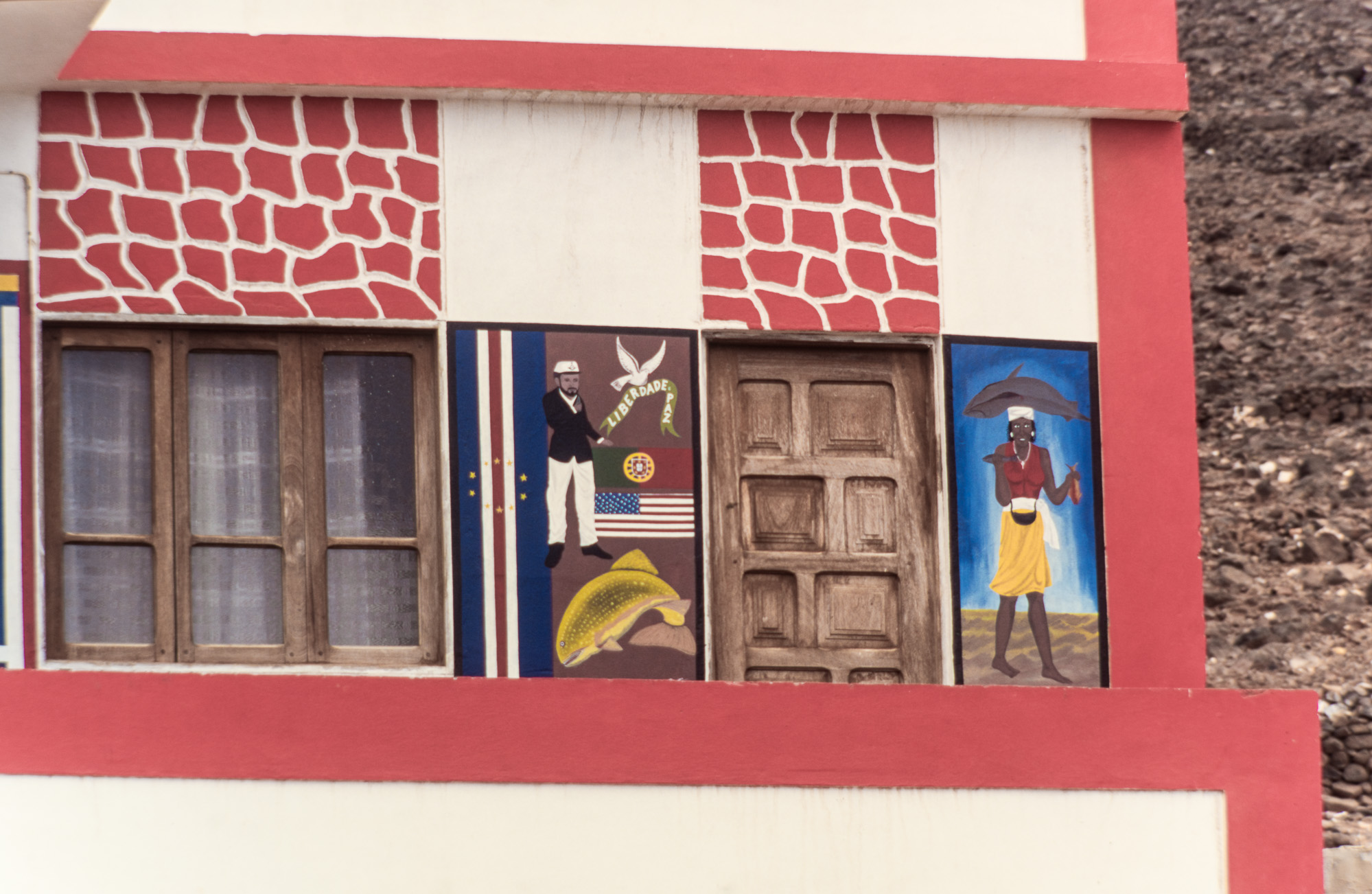 Salamansa. Les maisons capverdiennes sont très colorées.