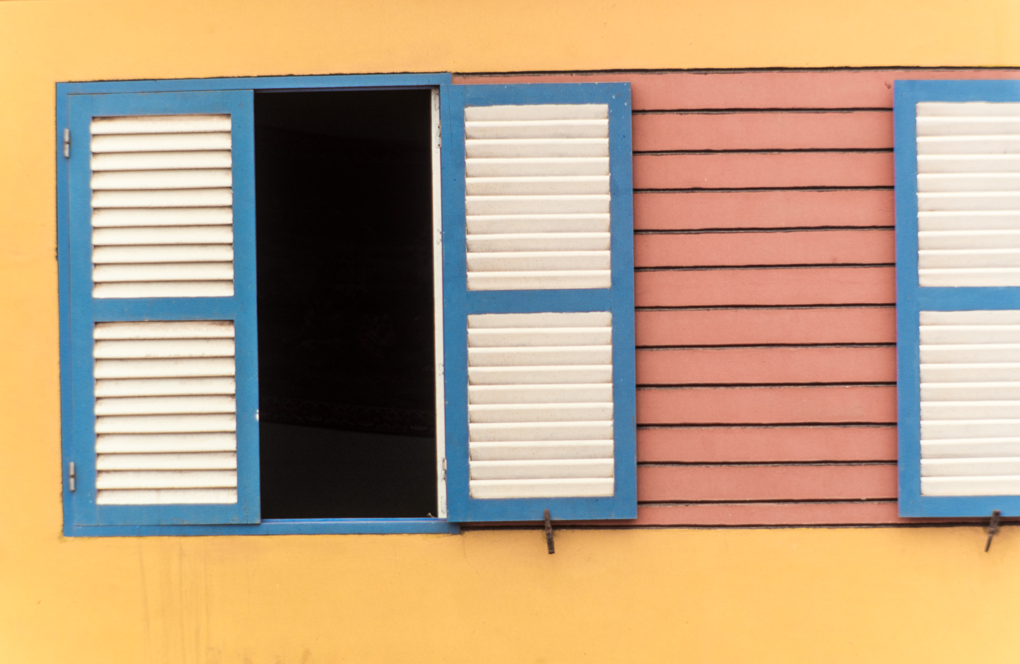 Salamansa. Les maisons capverdiennes sont très colorées.