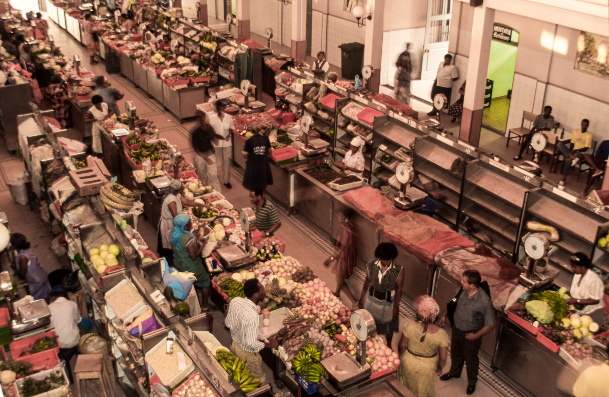 Mindelo. Le marché couvert aux fruits et légumes.