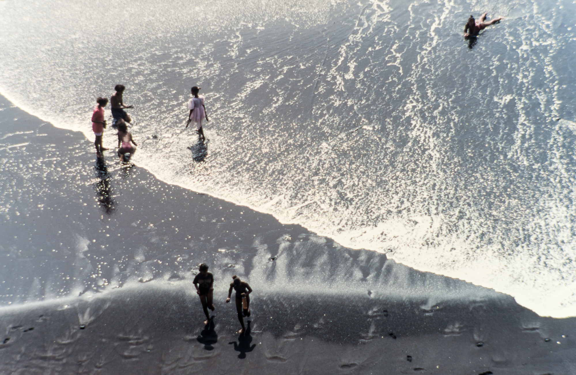Sao Filipe. Une plage de sable volcanique.