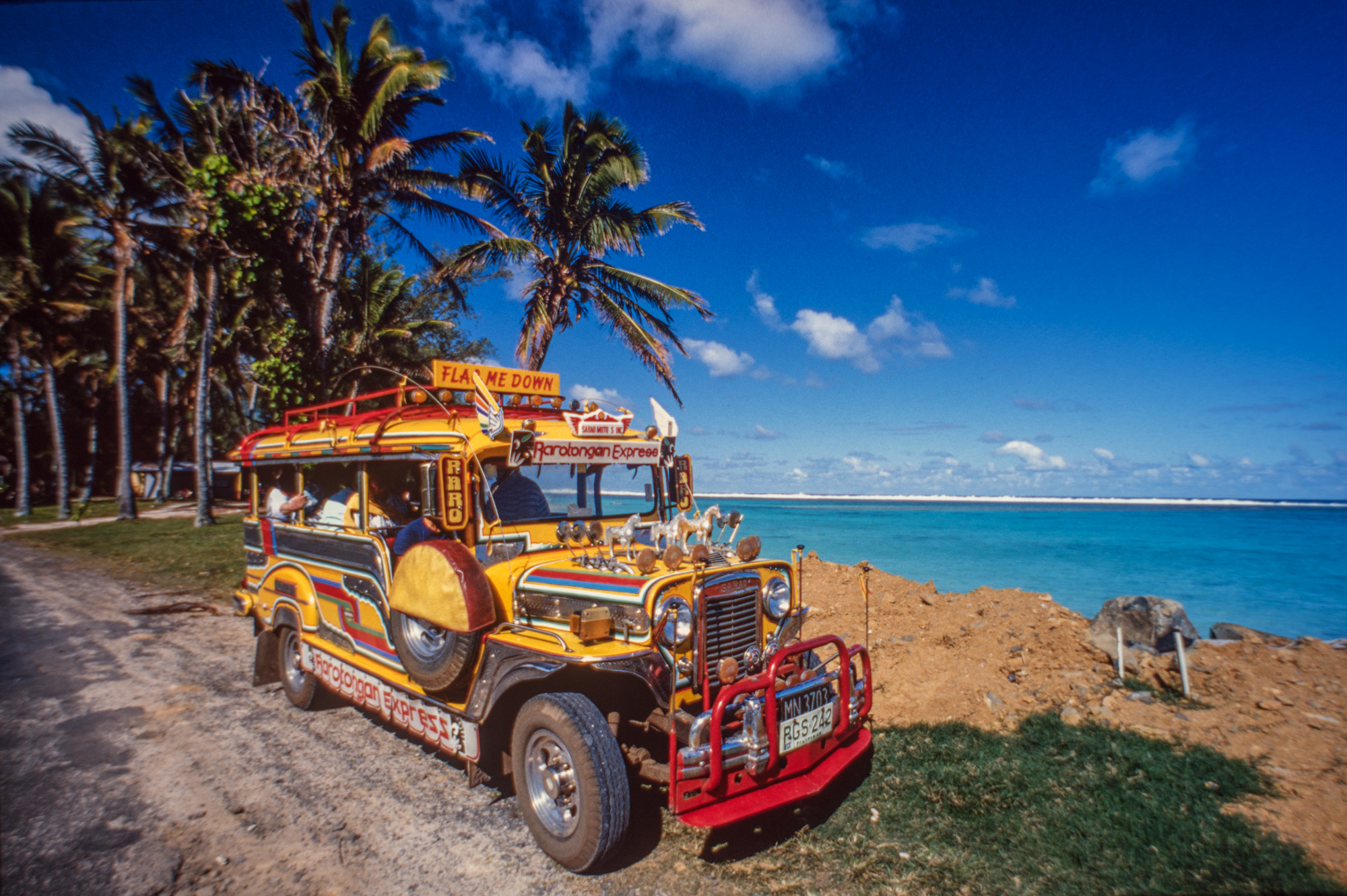 Rarotonga. Jeep-knee indonésienne, Rarotongan express.