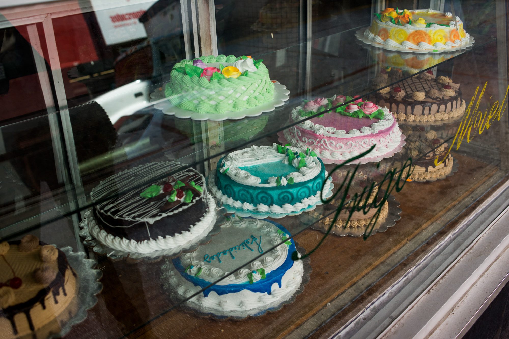 San Jose. Boutiques de patisseries légèrement colorée "artificiellement".