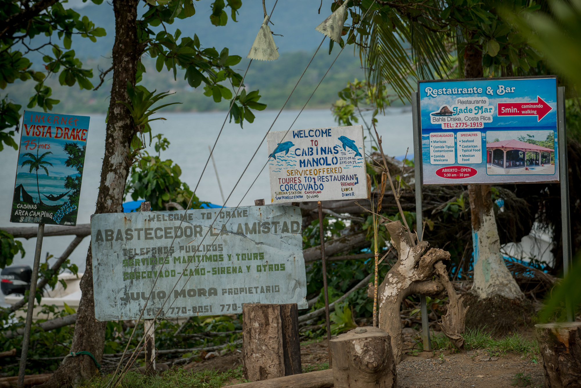 Parc National Corcovado. Bahia Drake, entrée du village.