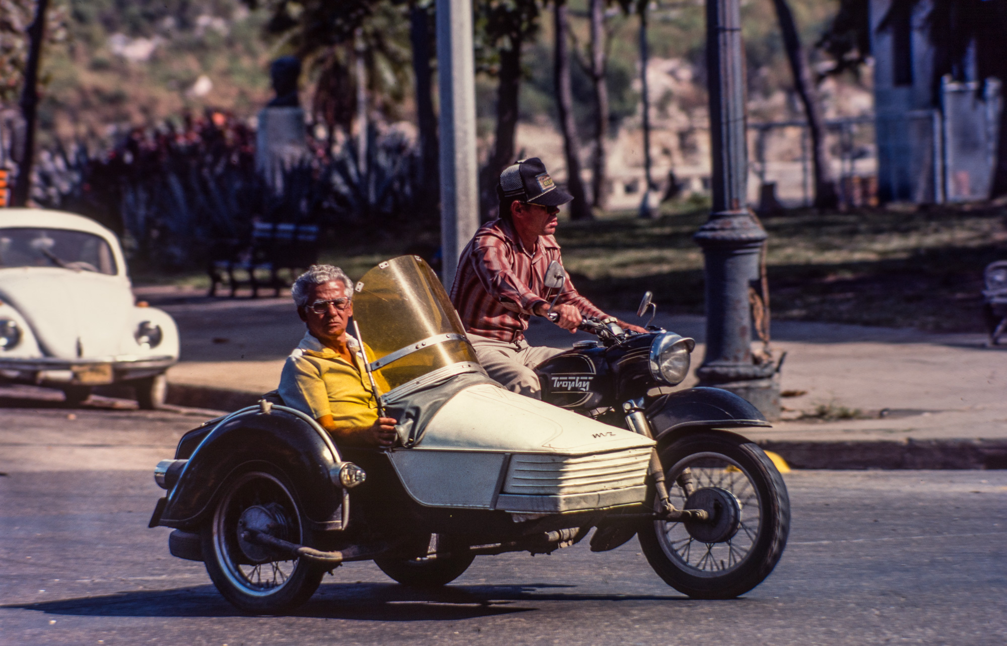 Moyen de transport fréquent ; le side-car.