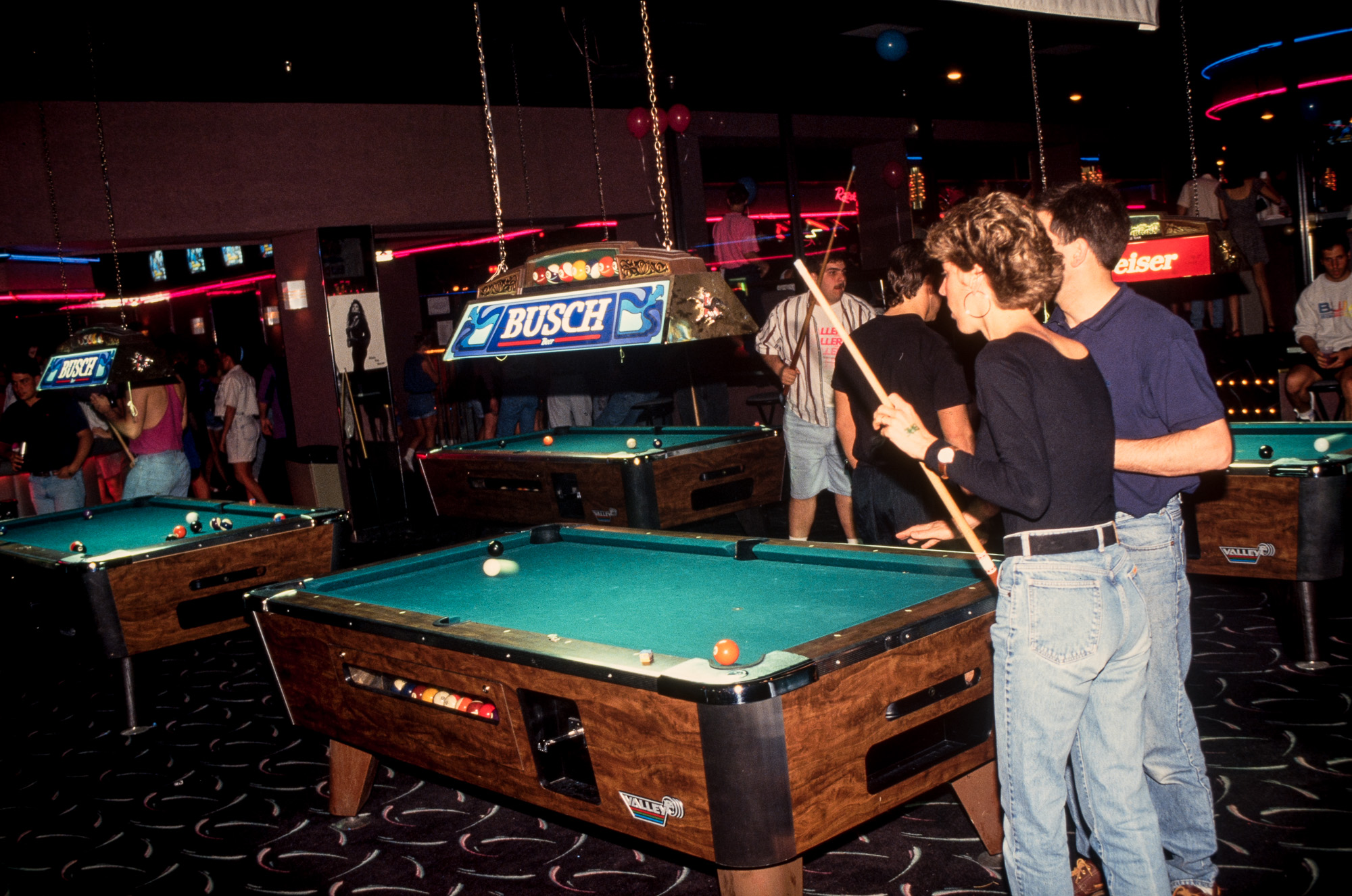 Au moment du "Spring break" les jeunes floridiens s'en donnent à cœur joie. Dans les bars le billard ne fait pas partie que du décor.